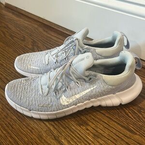 New Nike Wmns Free Run 5.0 'Pure Platinum Metallic Silver' CZ1891-002 Sz 8.5